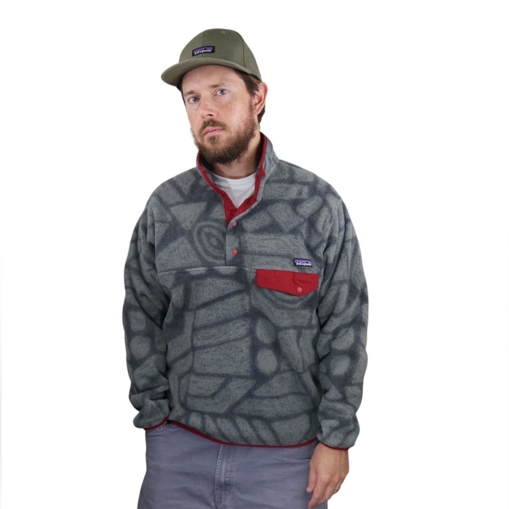 SOLD - Patagonia Men's Gray and Red Geometric Fleece Jacket - Picture 2 of 5